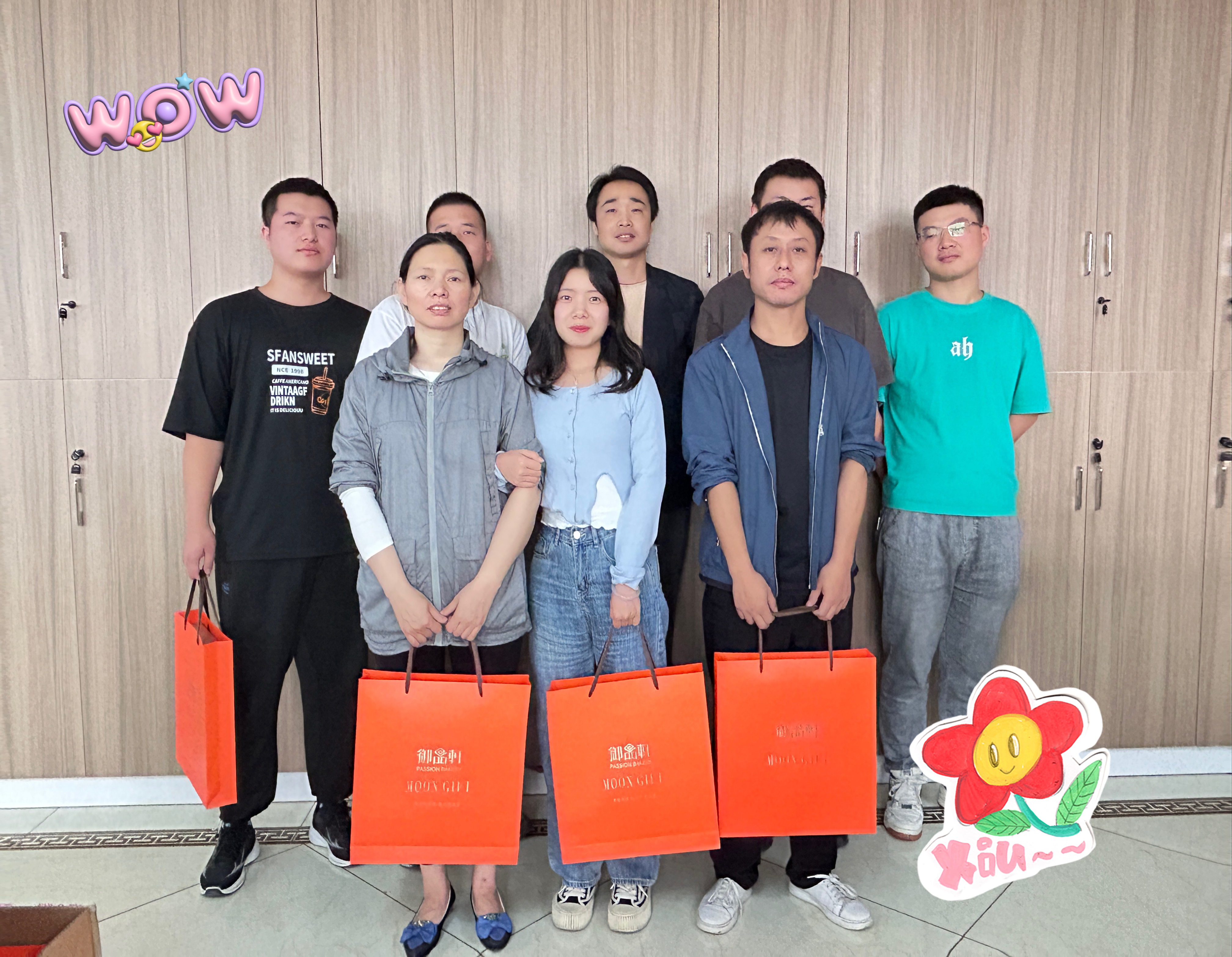 “舉杯共賞月，團圓情滿屋”  ——記陜西公眾智能科技有限公司中秋禮物發(fā)放活動